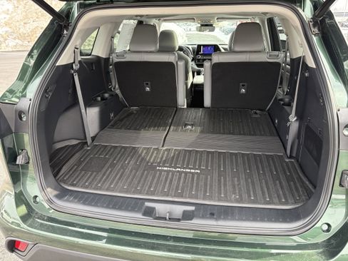 Certified 2023 Toyota Highlander XLE image 8