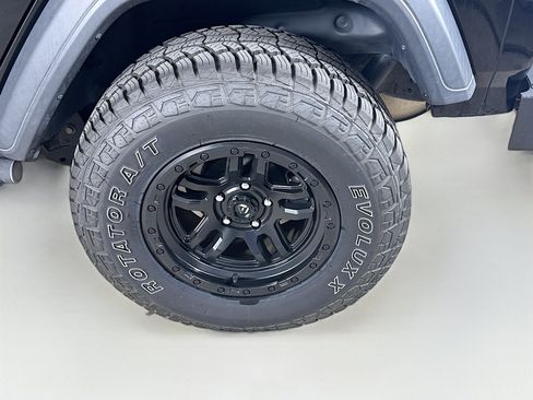 Used 2019 Jeep Wrangler Unlimited Sport S AWD/4WD image 35