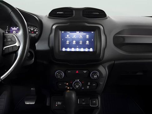 Used 2018 Jeep Renegade Latitude w/ Safety & Security Group AWD/4WD image 24