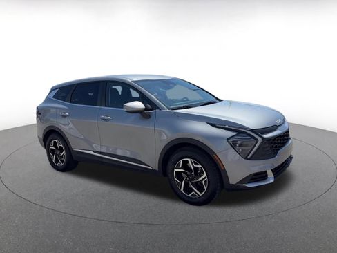 Used 2024 Kia Sportage LX FWD image 2