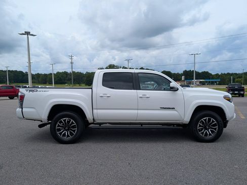 Used 2023 Toyota Tacoma TRD Sport w/ Technology Package RWD image 6