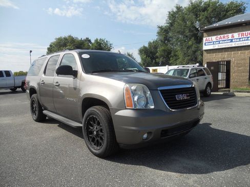 Used 2011 GMC Yukon XL SLT w/ SLT-2 Equipment Package AWD/4WD image 21