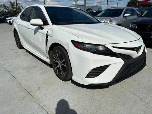 Used 2019 Toyota Camry SE image 3