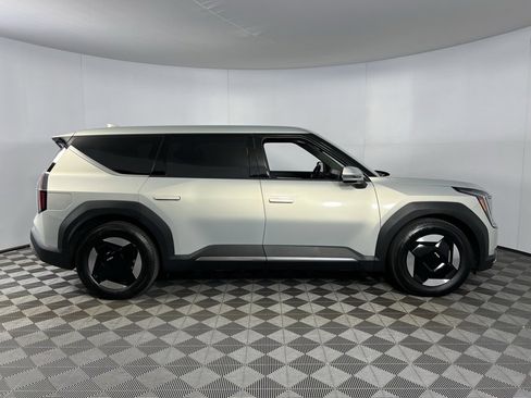 Used 2024 Kia EV9 Light Long Range image 6