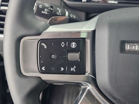 Used 2025 Land Rover Discovery S AWD/4WD image 27