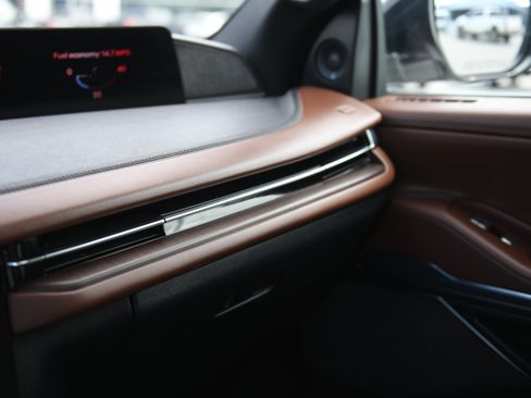 Used 2025 Lincoln Navigator Reserve AWD/4WD image 22