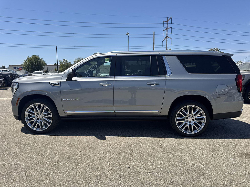 New 2026 GMC Yukon XL Denali w/ Denali Reserve Package AWD/4WD image 5