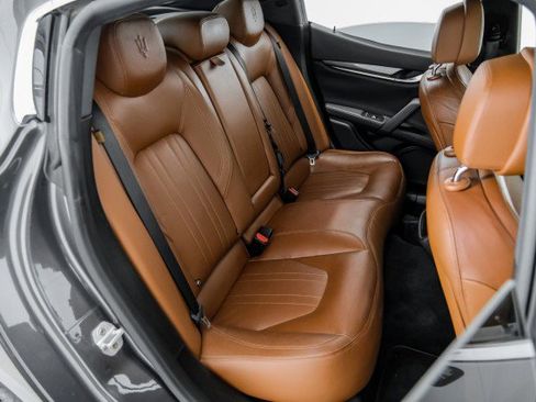 Used 2016 Maserati Ghibli RWD image 38