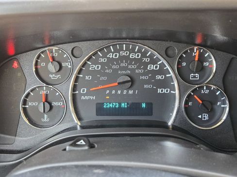 Used 2025 Chevrolet Express 2500 w/ Driver Convenience Package RWD image 16