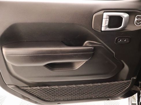 Used 2020 Jeep Wrangler Sport image 13