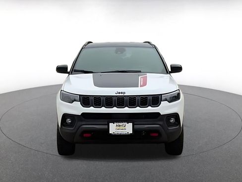 Used 2025 Jeep Compass Trailhawk AWD/4WD image 10