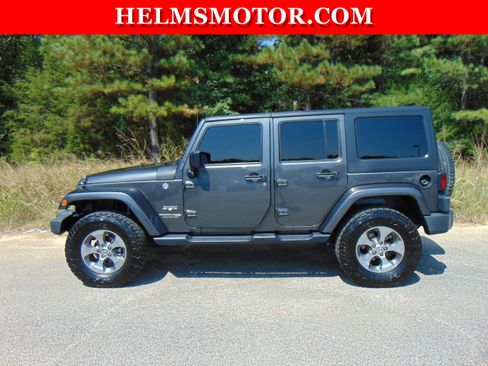 Used 2018 Jeep Wrangler Unlimited Sahara w/ Connectivity Group image 2