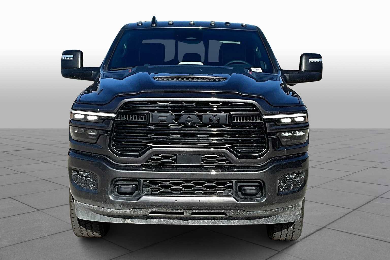 Used 2025 RAM 2500 Laramie AWD/4WD image 4