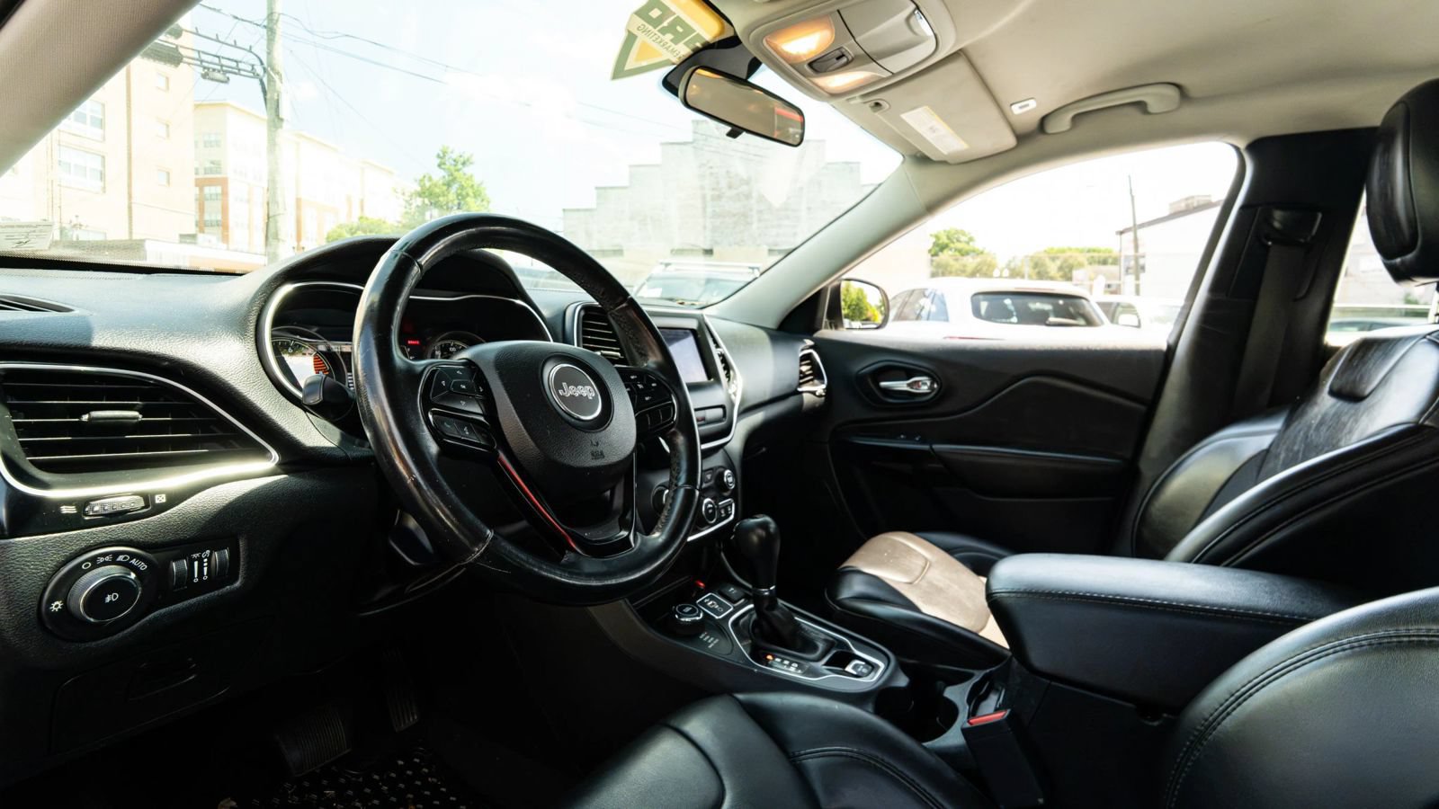 Used 2019 Jeep Cherokee Latitude Plus AWD/4WD image 29