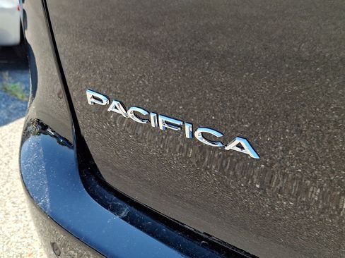 New 2026 Chrysler Pacifica Limited AWD/4WD image 5