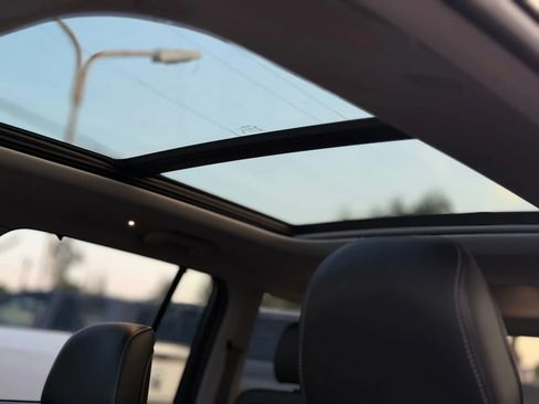 Used 2023 Jeep Grand Cherokee Limited w/ Luxury Tech Group II image 28