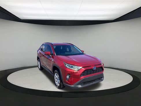 Used 2021 Toyota RAV4 XLE image 2