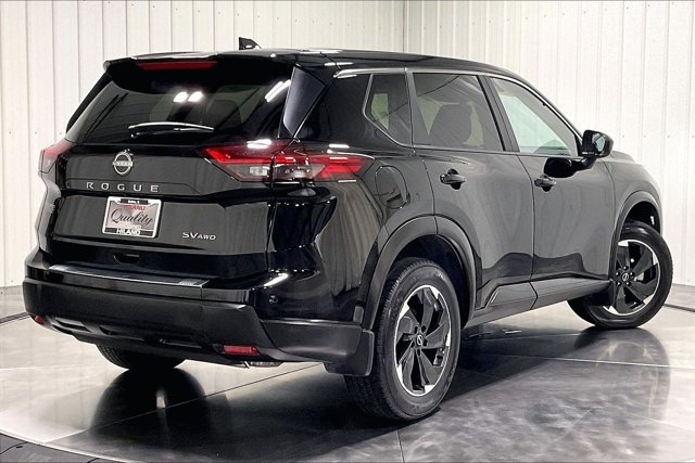 Used 2024 Nissan Rogue SV AWD/4WD image 13