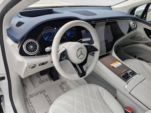 New 2026 Mercedes-Benz EQS 550 4MATIC SUV image 3