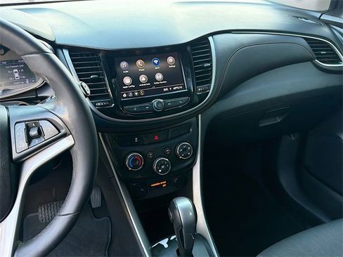Used 2020 Chevrolet Trax LT w/ LT Convenience Package image 24