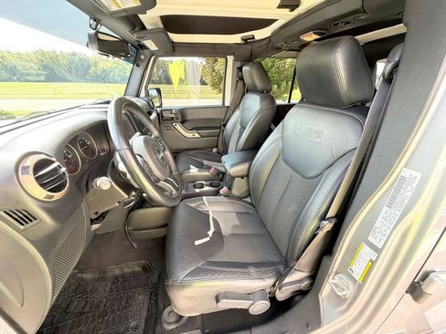 Used 2016 Jeep Wrangler Unlimited Sahara AWD/4WD image 14