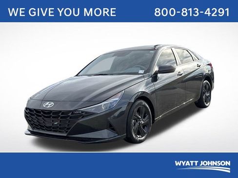 Used 2023 Hyundai Elantra SEL image 1