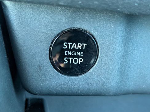 Used 2024 Nissan Rogue S FWD image 19