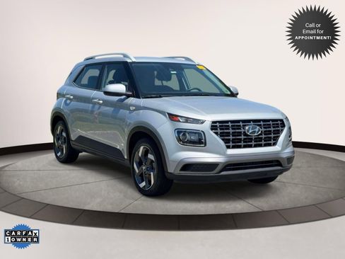 Used 2021 Hyundai Venue SEL FWD image 1