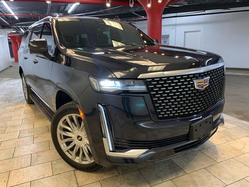 Used 2023 Cadillac Escalade ESV Premium Luxury AWD/4WD image 2