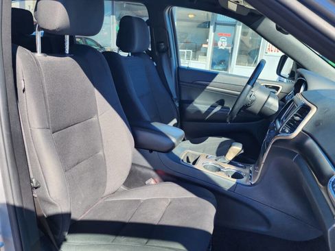 Used 2017 Jeep Grand Cherokee Laredo w/ Quick Order Package 23E image 19