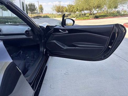 Used 2016 MAZDA MX-5 Miata Club RWD image 12