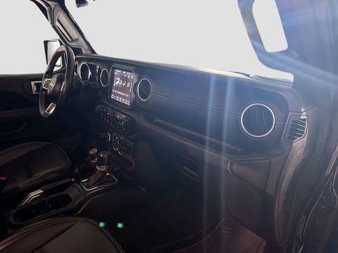 Used 2021 Jeep Wrangler Unlimited Sahara w/ Uconnect 4C Nav & Sound Group AWD/4WD image 28