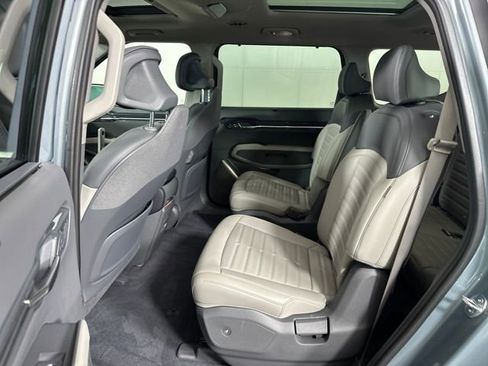 Used 2024 Kia EV9 Land image 25