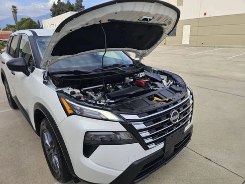 Used 2024 Nissan Rogue S FWD image 33