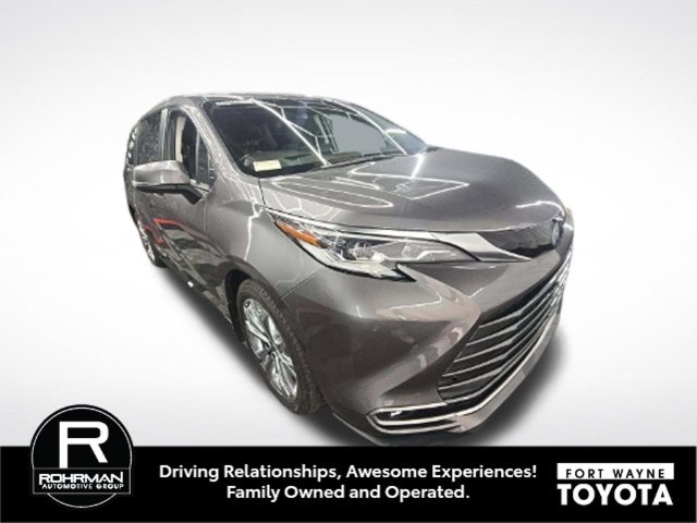 Used 2022 Toyota Sienna Platinum FWD image 10