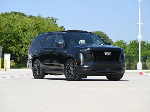 Used 2026 Cadillac Escalade Platinum Sport AWD/4WD image 2