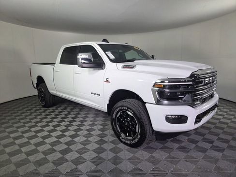 Used 2026 RAM 2500 Laramie AWD/4WD image 2