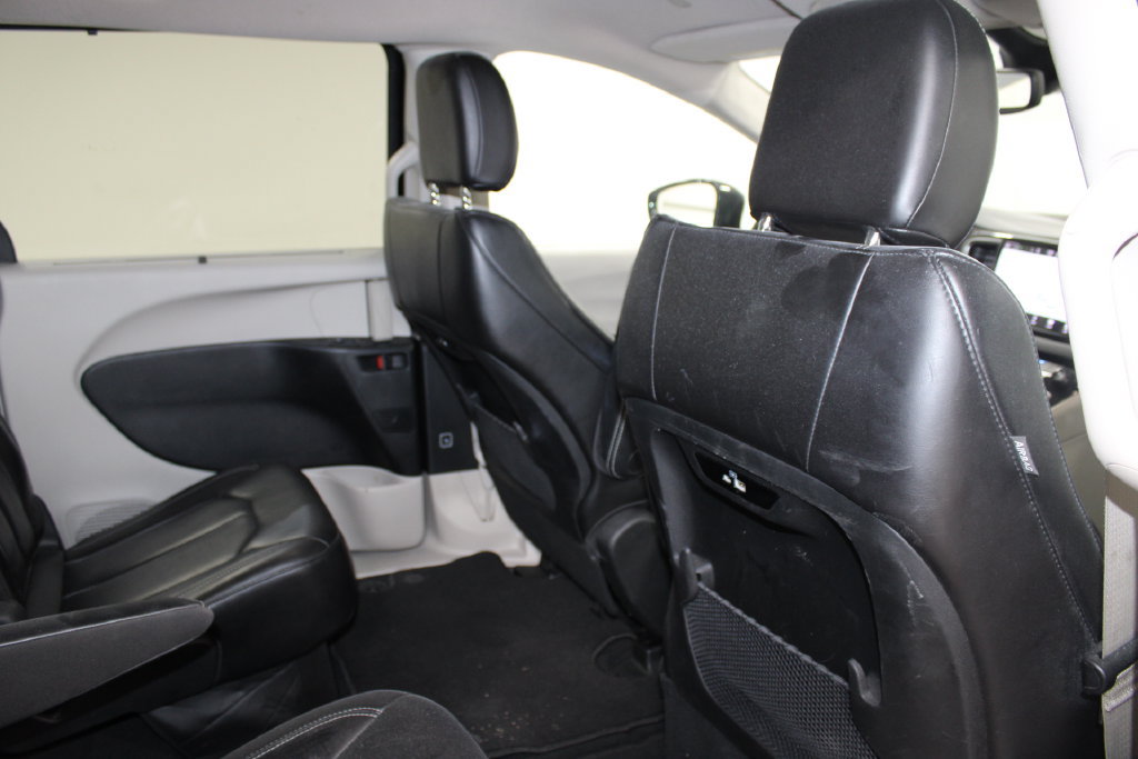 Used 2024 Chrysler Pacifica Touring-L FWD image 26