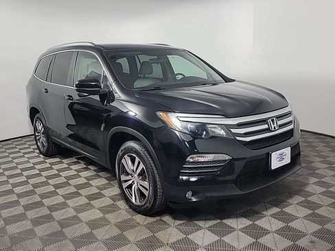 Certified 2017 Honda Pilot EX image 1