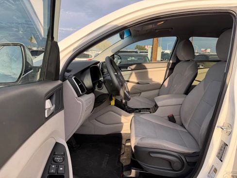 Used 2020 Hyundai Tucson SE image 18
