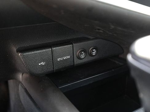 Used 2022 Toyota Camry SE w/ Convenience Package FWD image 19