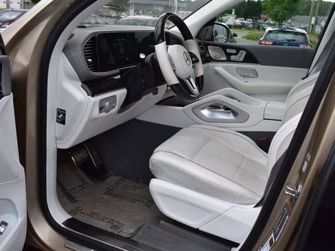 Used 2023 Mercedes-Benz Maybach GLS 600 4MATIC image 16