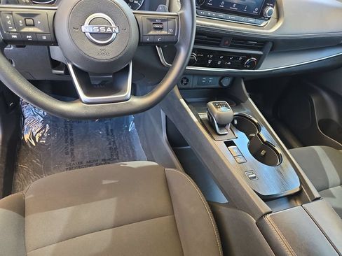 Used 2024 Nissan Rogue S FWD image 11