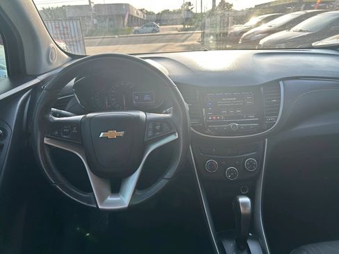 Used 2020 Chevrolet Trax LT w/ LT Convenience Package FWD image 18