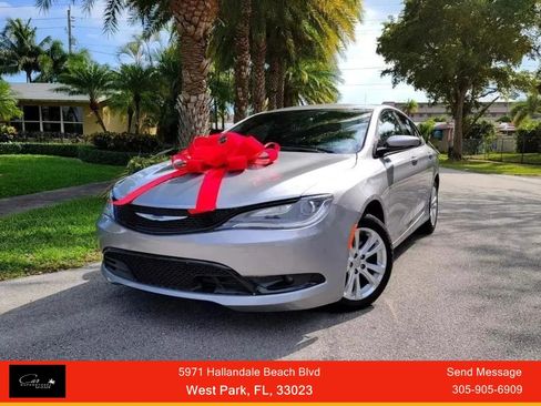 Used 2015 Chrysler 200 S FWD image 1