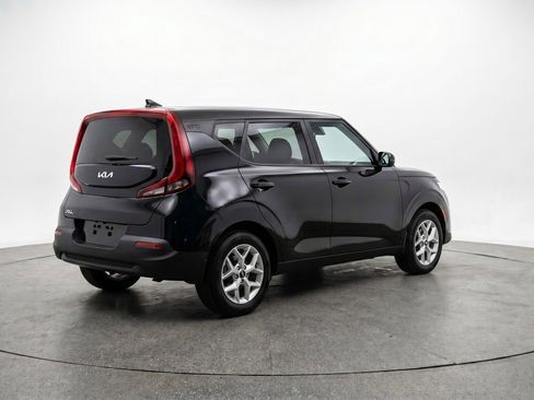 Used 2025 Kia Soul LX w/ LX Technology Package image 9