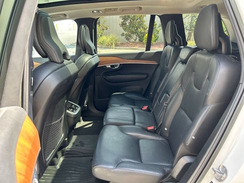 Used 2022 Volvo XC90 T6 Momentum w/ Advanced Package AWD/4WD image 12