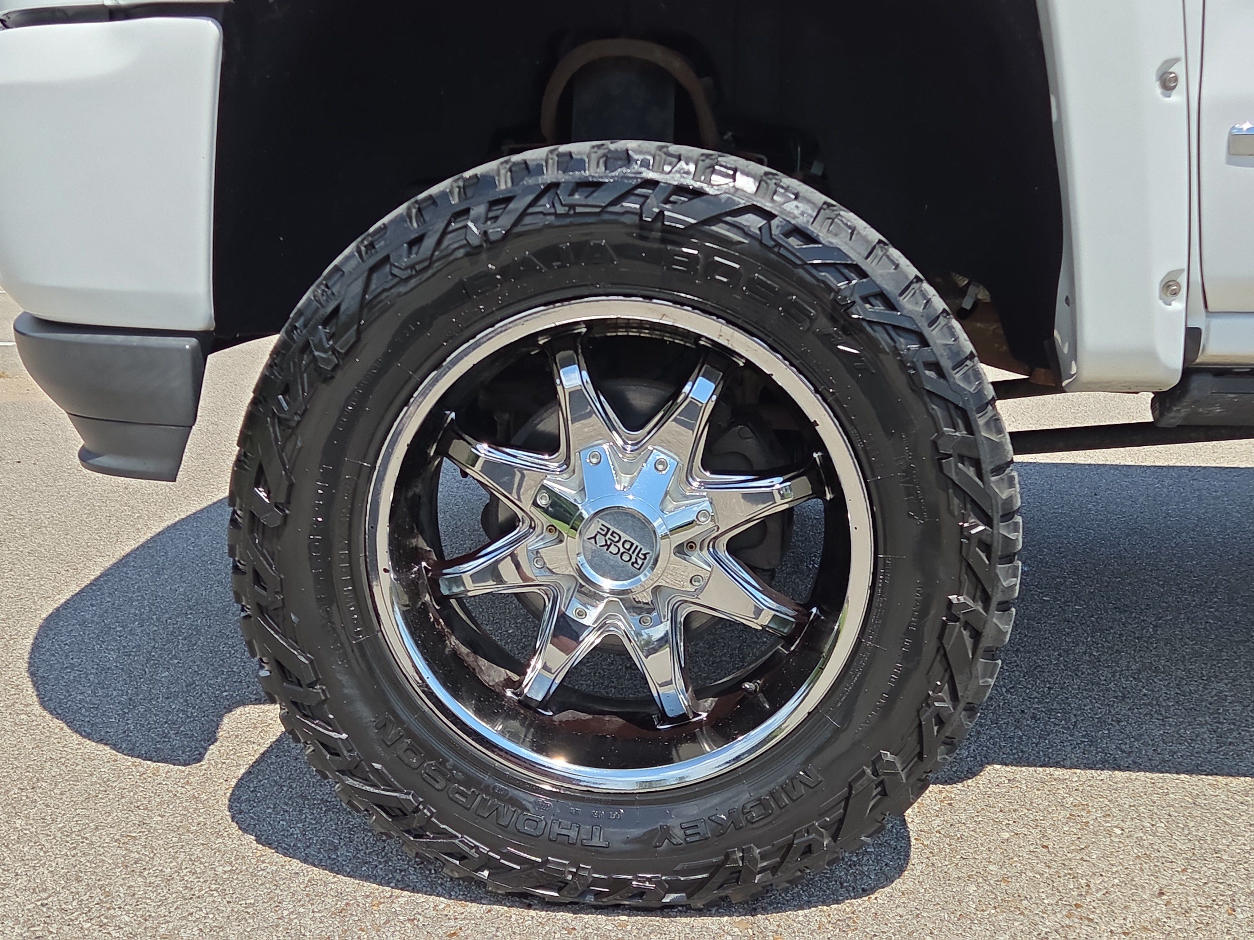 Used 2017 Chevrolet Silverado 1500 LTZ Z71 w/ LTZ Plus Package AWD/4WD image 9