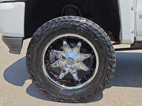 Used 2017 Chevrolet Silverado 1500 LTZ Z71 w/ LTZ Plus Package AWD/4WD image 9