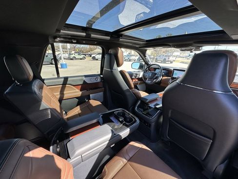 Used 2024 Lincoln Navigator Reserve image 22